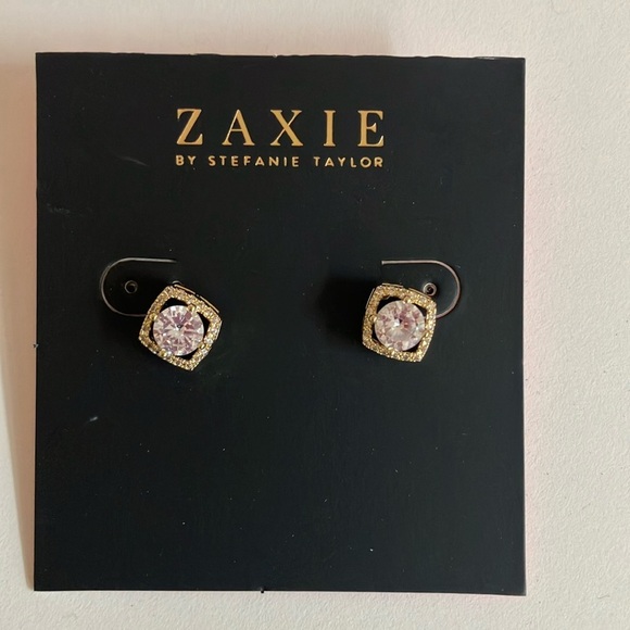 Zaxie by Stefanie Taylor Bedazzled Stud Earrings New - Picture 1 of 2